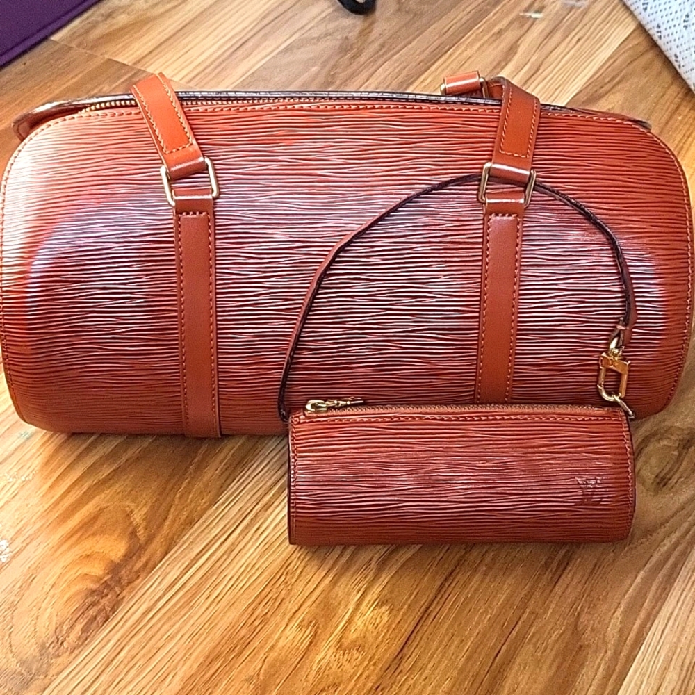 Authentic LOUIS VUITTON Soufflot AR 0957 made in France.